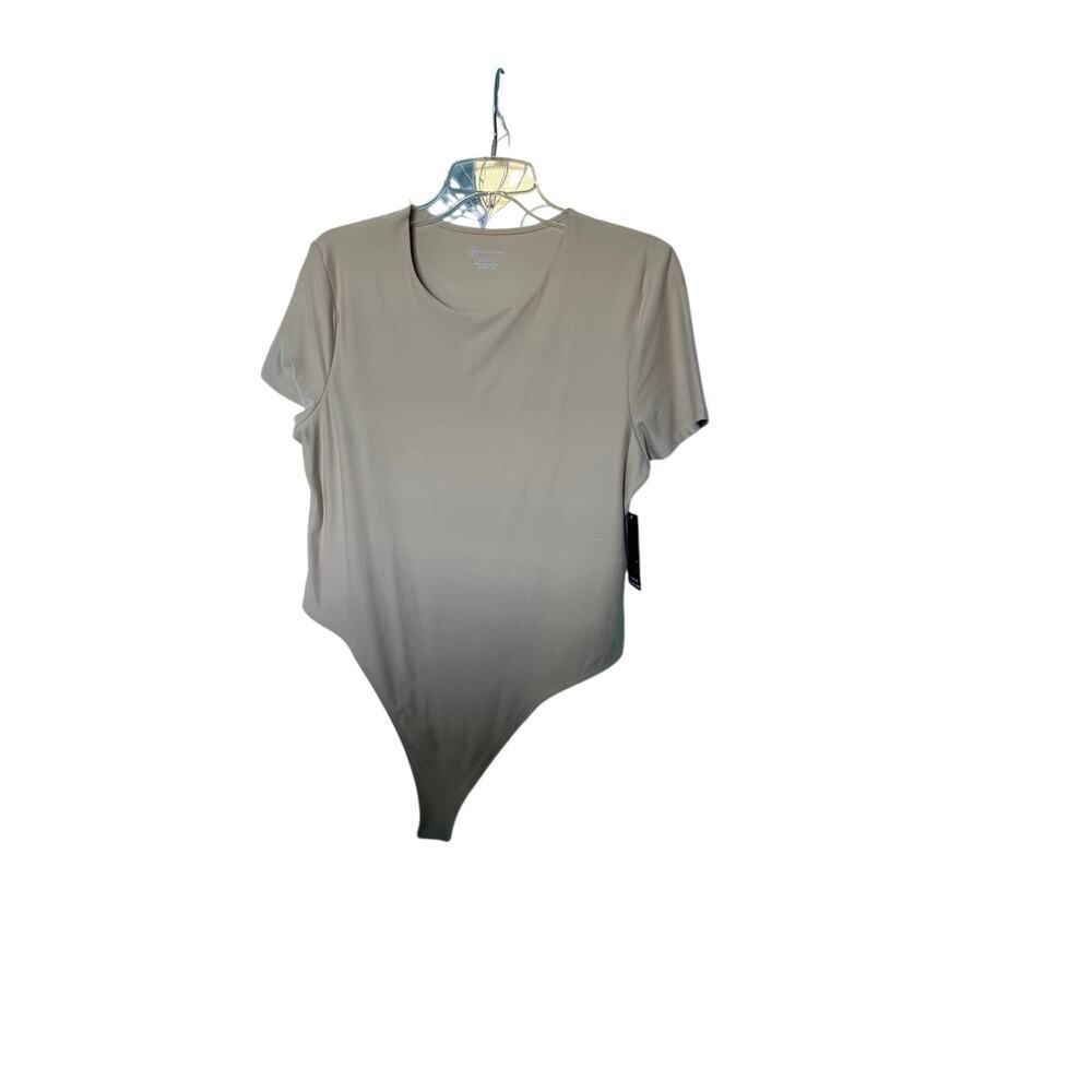 NWT No Boundaries Teens Tan short sleeve Body Fit Top Size XL (15-17).